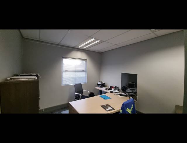 1,145M² WAREHOUSE TO LET IN GLEN MARAIS